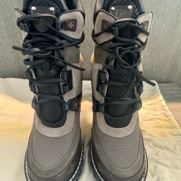 Louis Vuitton Women's Star trail monogram ankle boots size 37 - Picture 2 of 9